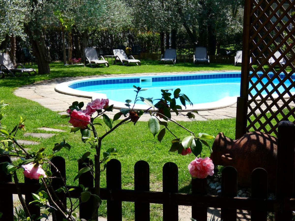 Residence Villa Degli Aranci Рива дел Гарда Екстериор снимка