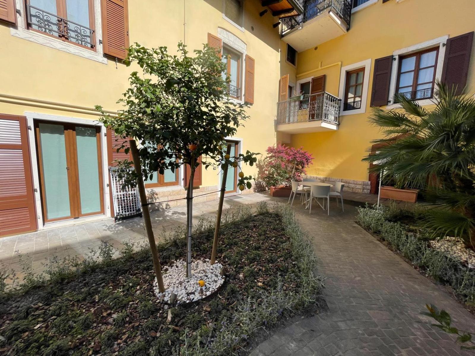 Residence Villa Degli Aranci Рива дел Гарда Екстериор снимка